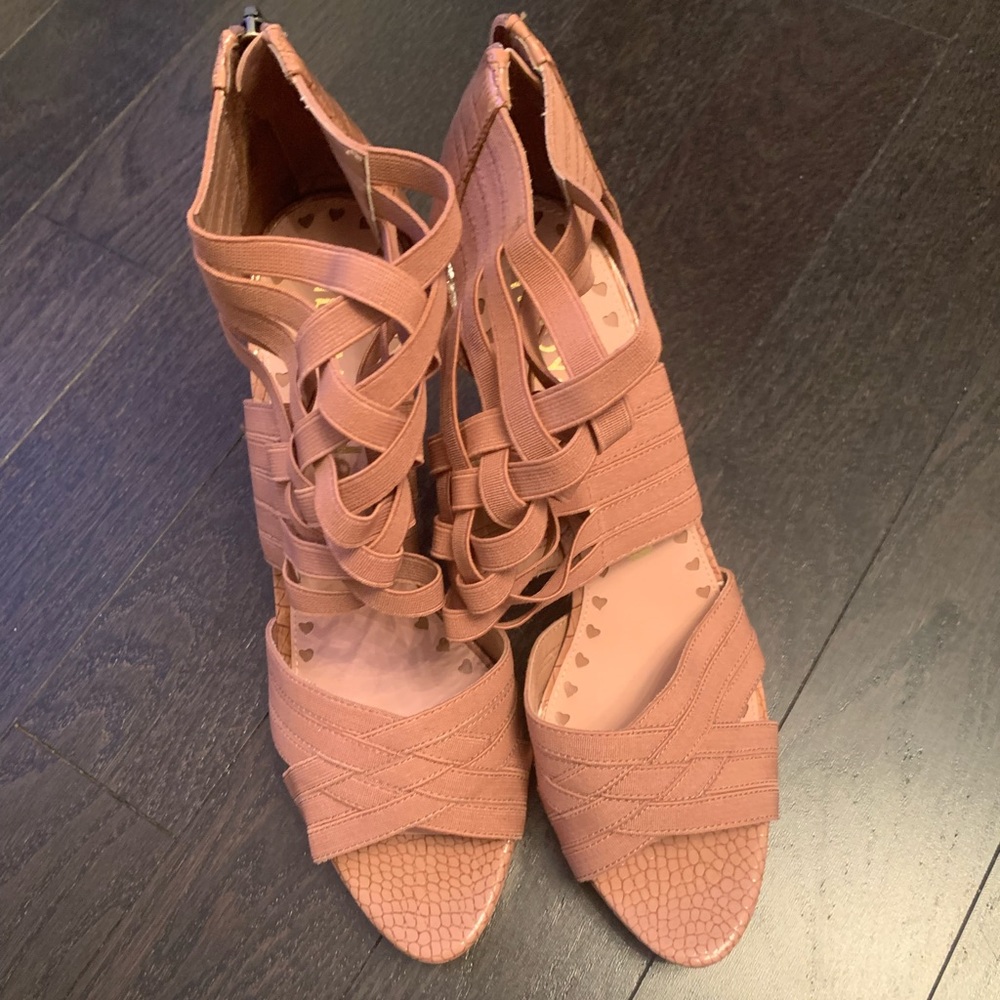 Pink Libby. Edelman Elastic Front